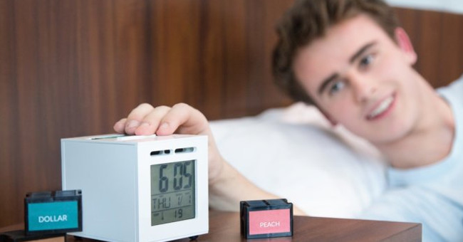 Alarm clock with scent