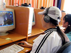 Alarming the situation of teenagers playing online games more and more