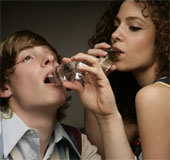 Alcohol makes women vulnerable, men are easy to adultery