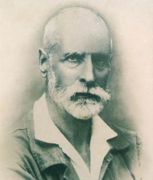 Alexandre Yersin's tomb is increasingly degraded