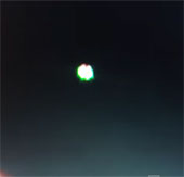 Amazing 'flying saucers' appear in the sky of London