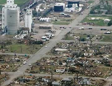 America: Vortex flattening a town