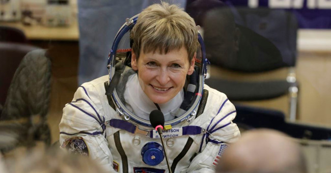 American astronauts break the record of living in the universe back to Earth