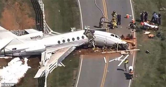 American planes slipped off the runway, broken in half