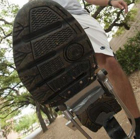 American students successfully built power generation shoes
