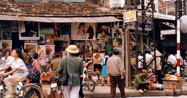 Ancient streets of Hanoi in the 90s in pictures of Japanese Ambassador