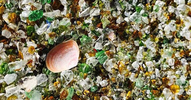 Anonymous beaches in Japan became famous for using recycled materials