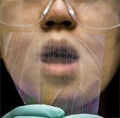 Anti-counterfeiting label thanks to the image displayed by the breath