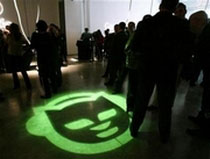 AOL shook hands with Napster, challenging Apple