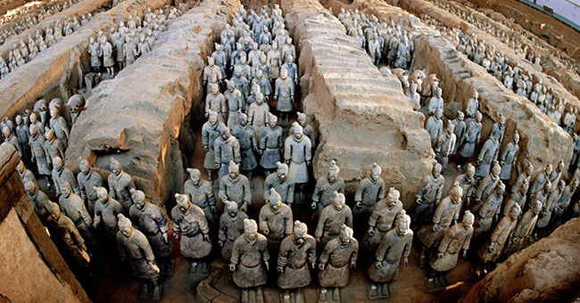 Artists build terracotta army Qin Shihuang used to eat dog meat