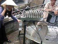 Assemble solar cookers