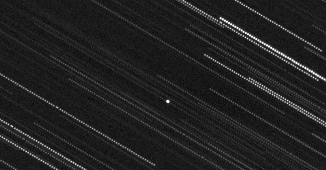 Asteroids pass by 192,000km from the Earth