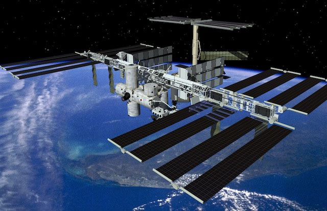 Astronauts on the ISS Station must shelter because of cosmic garbage