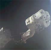Astronauts postpone walking because the water in the hat