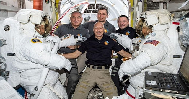 Astronauts welcome the New Year 2020 in space