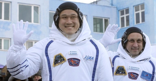 At 9 cm tall in the universe, Japanese astronauts apologize