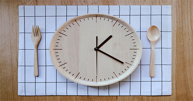 At what time during the day does the body consume the most calories?