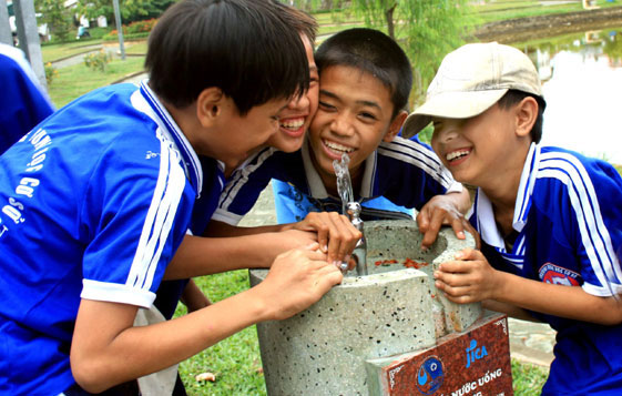 AusAID grants clean water to poor people in the Mekong Delta