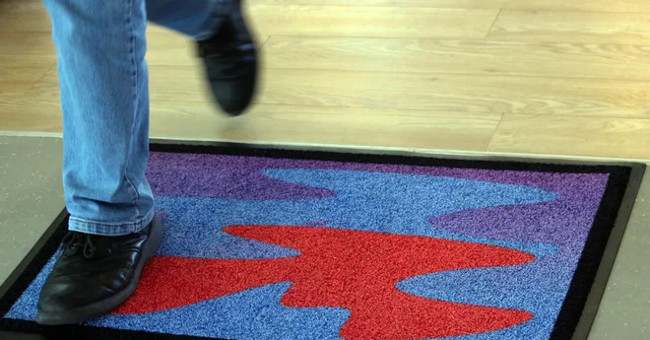 Australian carpet invites aliens