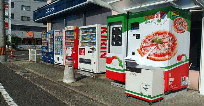 Automatic pizza vending machine in Japan - No need to worry about a closed shop, just buy it!