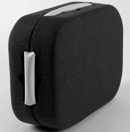 Automatic smart suitcase 'run' by owner