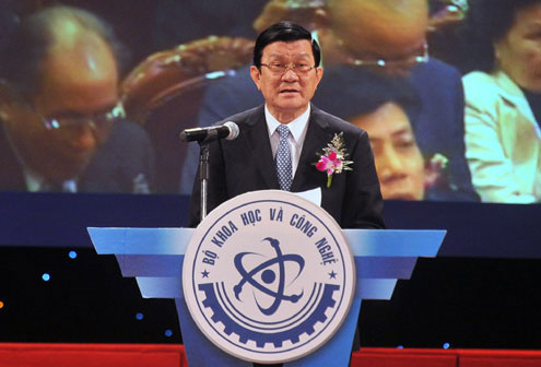 Awarded the highest award in science of Vietnam