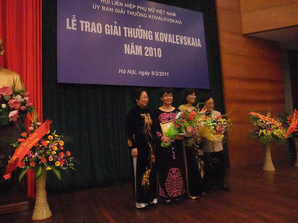 Awarding Kovalevskaia Prize 2011 to 2 female scientists
