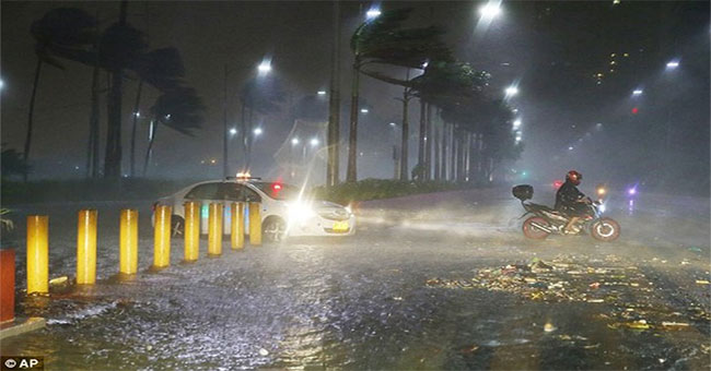 Beam of images: Super typhoon Mangkhut with winds of 270km / h sweeps the Philippines