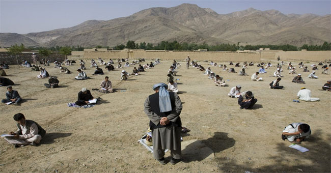 Beam of photos: Obsession of examinations in countries around the world