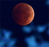 Beam photos of beautiful blood moon around the world
