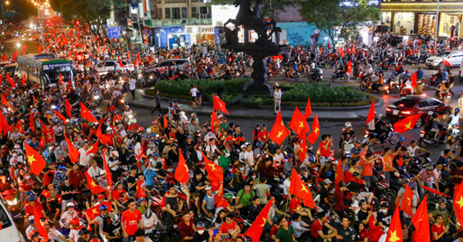 Beams of images all over the country celebrate the U23 road in Vietnam to the final of Asia U23