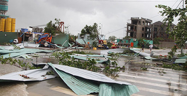 Beams of photos: Storm No. 12 sweeps, Khanh Hoa has been deserted and never seen after more than 20 years