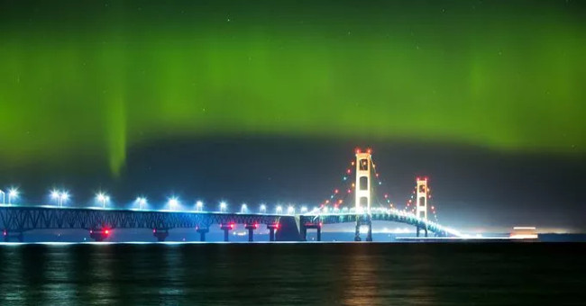 Beautiful aurora covers the famous Mackinac Bridge