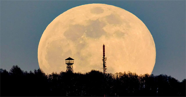 Beautiful ghostly image of the last super moon in 2019