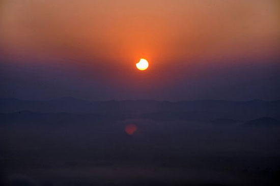 Beautiful photo of eclipse phenomenon at dawn 2/6