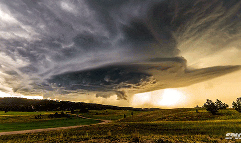 Beautiful video Timelapse before the storm