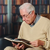 Benefits of reading and writing with the elderly