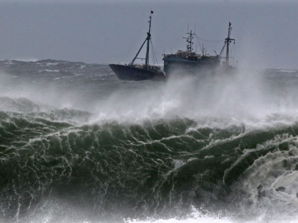 Big storm swept through Korea, at least 16 people died