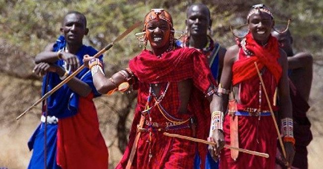 Bizarre tribe, men must be evil with new lions for