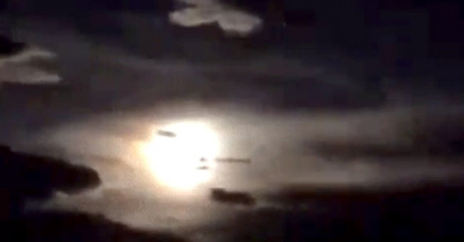 Blazing meteorite sky in China: Democracy 70 million / kg