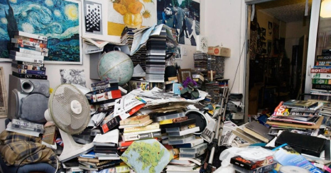 Bookcases poison the whole family in China