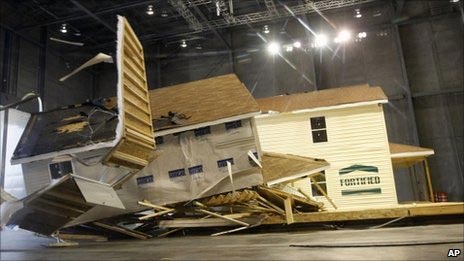 Break down the house with 100 fans