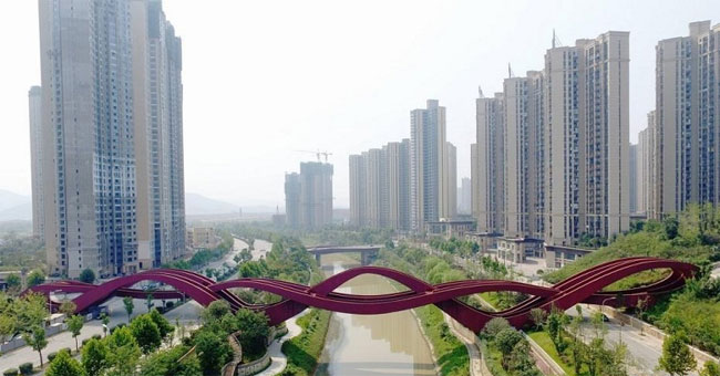 Bridge zigzag walking like maze in China