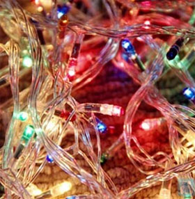 Can decorative pine trees be connected in series or parallel?