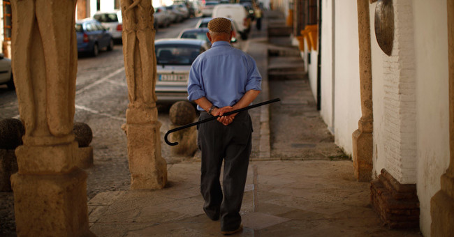 Can people extend life expectancy in the future?
