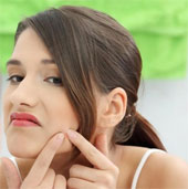 Can squeezing acne cause death?
