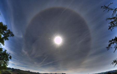 Capture strange lights in the sky