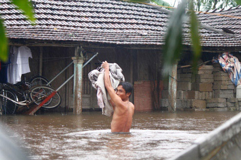 Central people struggle in flooding