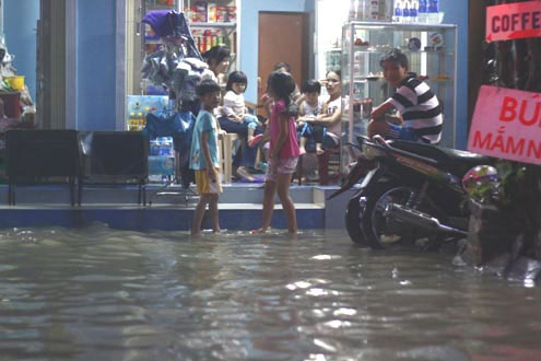 Central Vietnam faces flood again