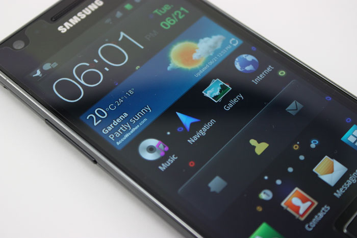 Charge the battery from the OLED screen